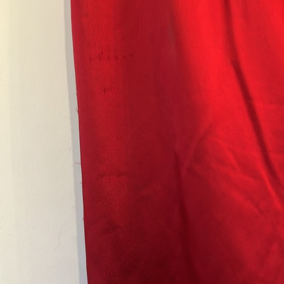 Bebe Red Satin Skirt
Size 4 - Picture 3 of 8